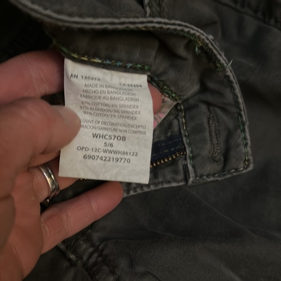 Capris - Picture 5 of 5